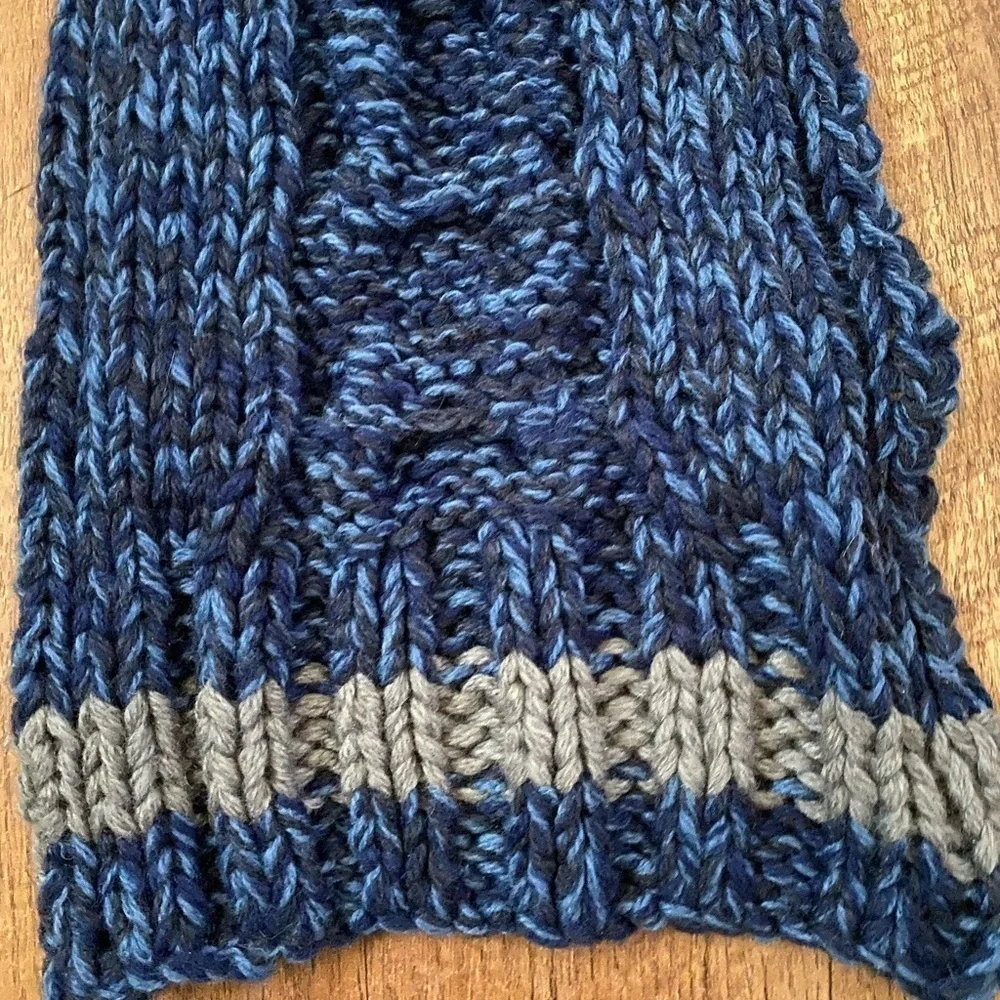 Chunky deep blue and black scarf with grey stripe - Picture 3 of 4